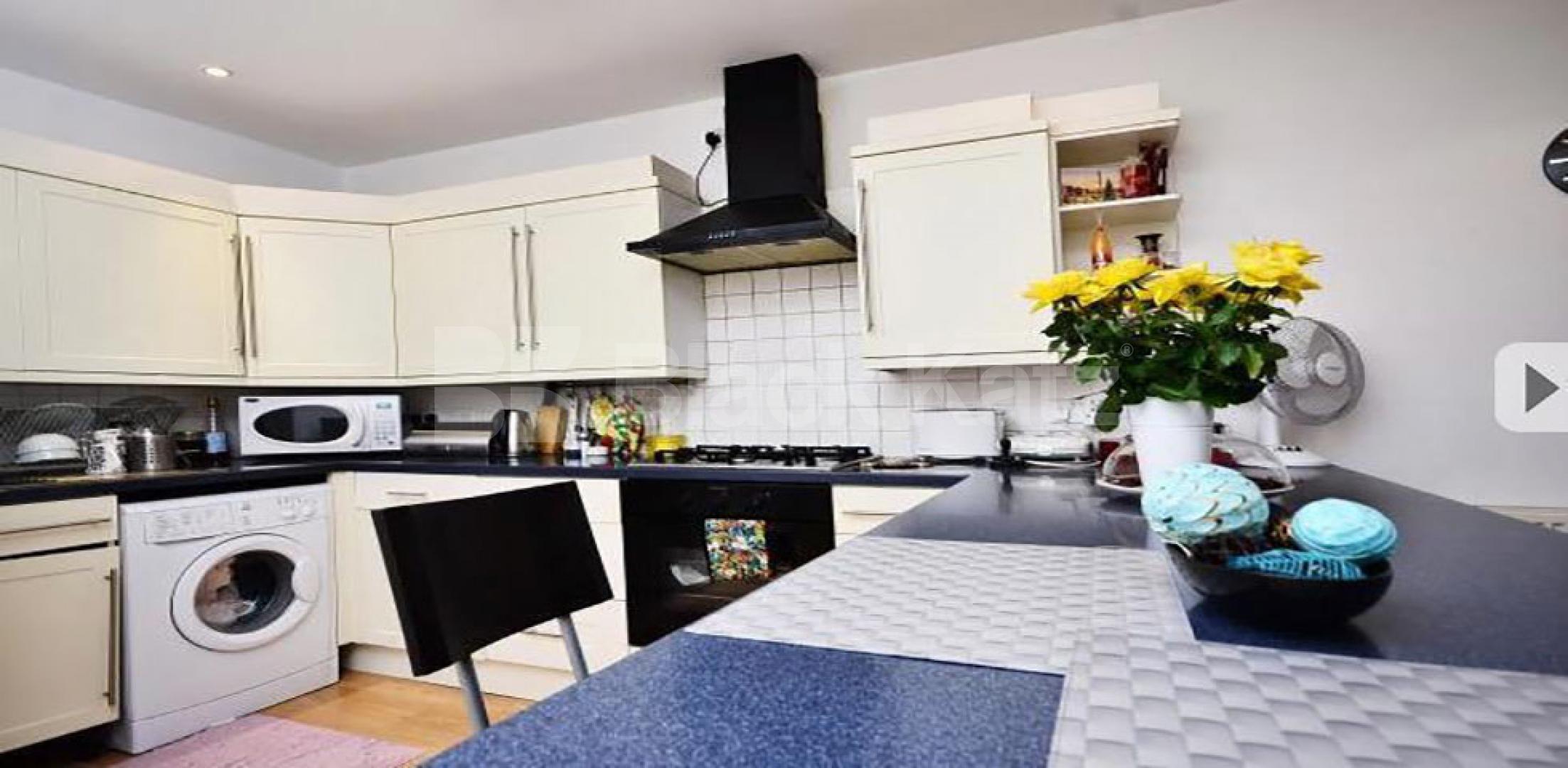 			NEW INSTRUCTION, 4 Bedroom, 1 bath, 1 reception Maisonette			 Grange Road, London Bridge / Bermondsey