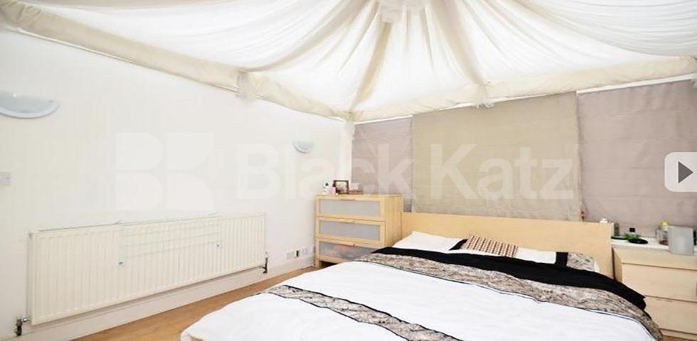 			NEW INSTRUCTION, 4 Bedroom, 1 bath, 1 reception Maisonette			 Grange Road, London Bridge / Bermondsey