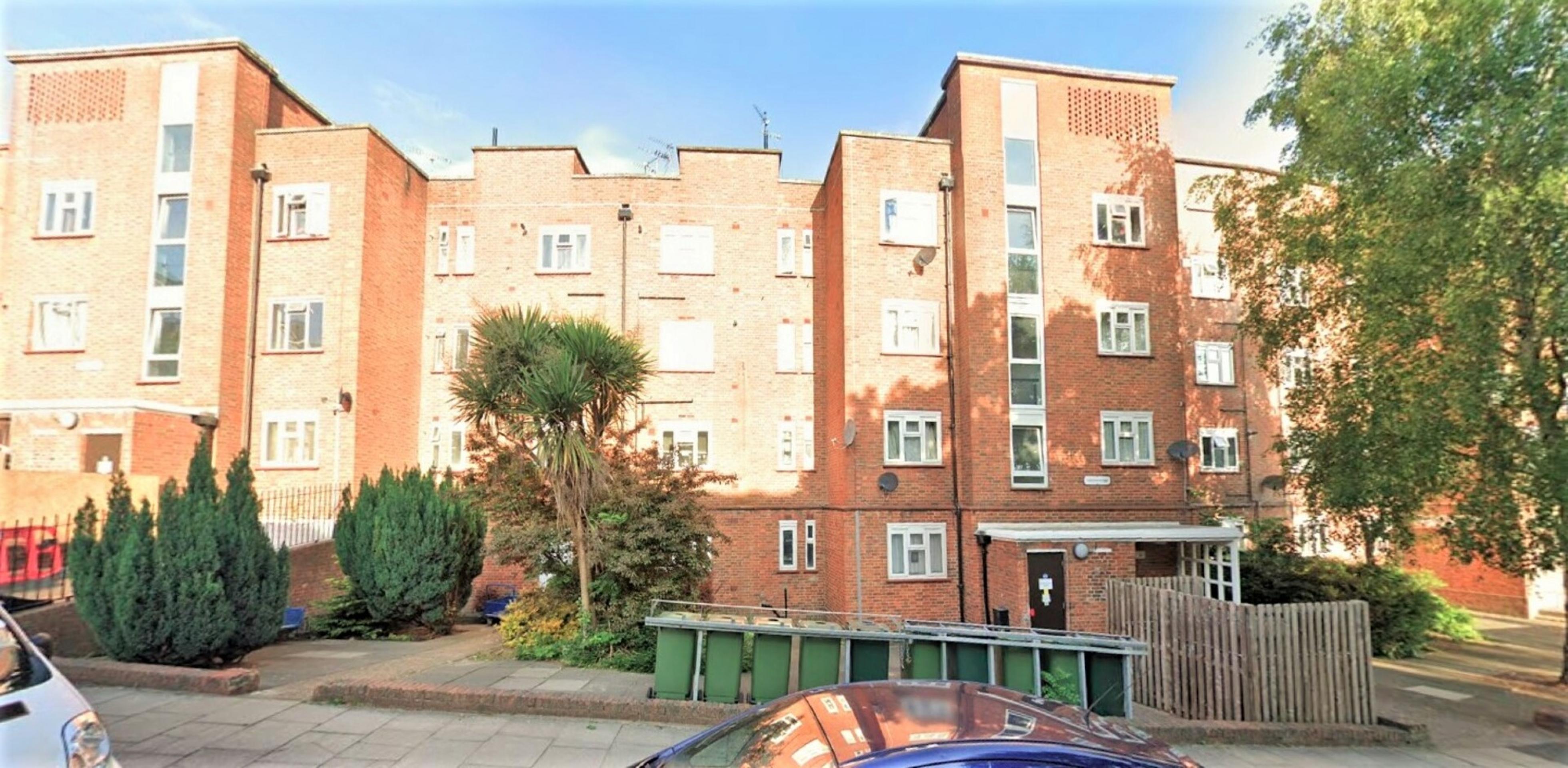 			3 Bedroom, 1 bath, 1 reception Flat			 The Grange, Central Avenue, EAST FINCHLEY N2