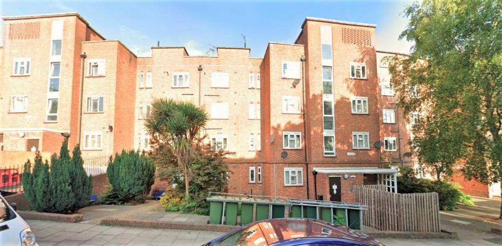 			3 Bedroom, 1 bath, 1 reception Flat			 The Grange, Central Avenue, EAST FINCHLEY