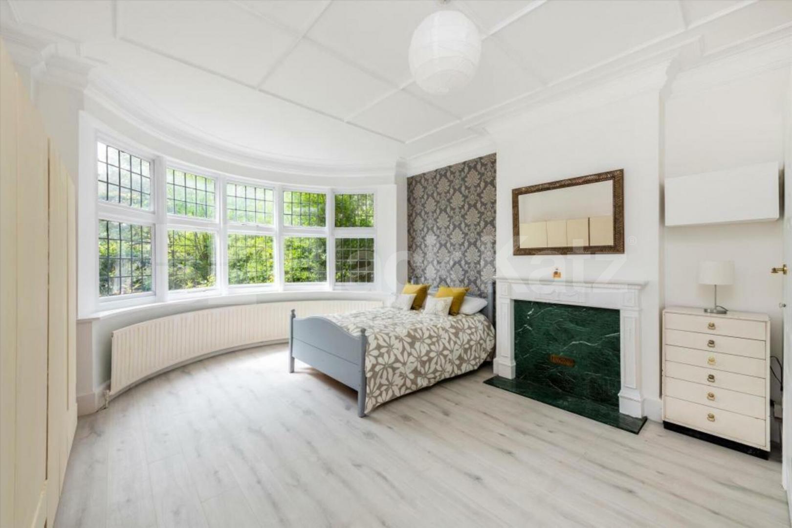 Stunning four bedroom property with a private garden Great North Road, Highgate