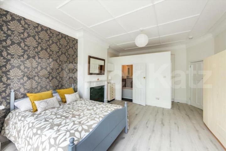 Stunning four bedroom property with a private garden Great North Road, Highgate