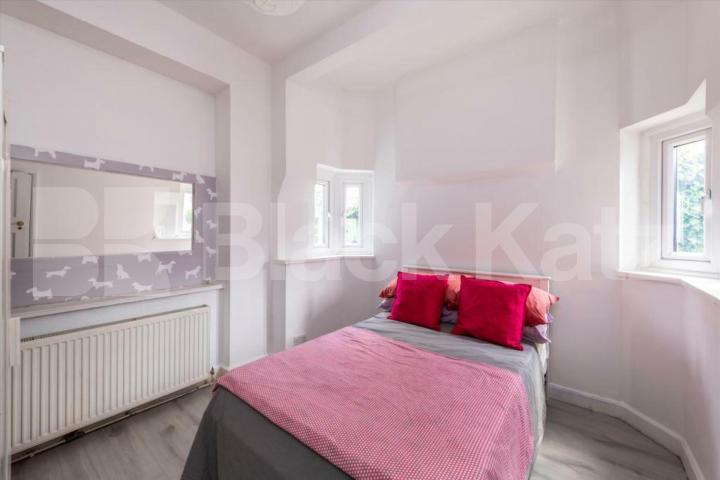 Stunning four bedroom property with a private garden Great North Road, Highgate