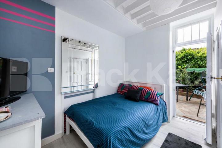 Stunning four bedroom property with a private garden Great North Road, Highgate