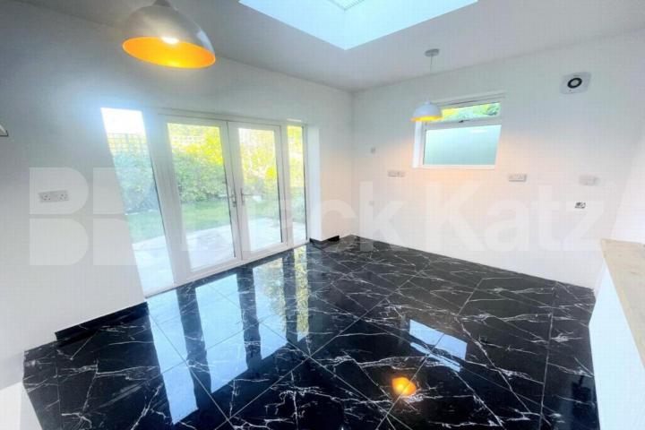 Stunning four bedroom property with a private garden Great North Road, Highgate