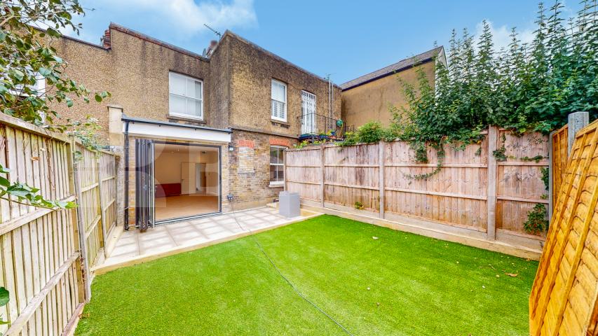 This beautifully renovated three-bedroom, two-bathroom apartment is ideally located on Sarre Road, NW2, at the West Hampstead end of the street, offering excellent access to the area's popular cafés, restaurants, shops, and transport links.Finished  Sarre Road, London, NW2,  London