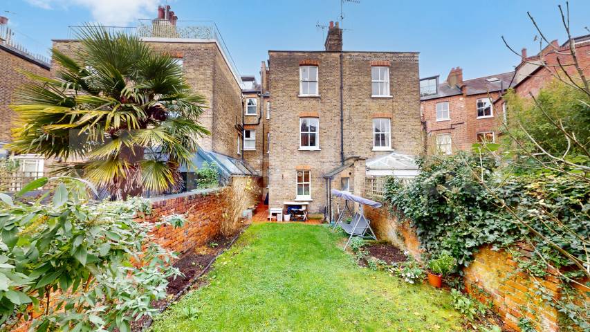 			2 Bedroom, 1 bath, 1 reception 			 Mackeson Road,  London  NW3