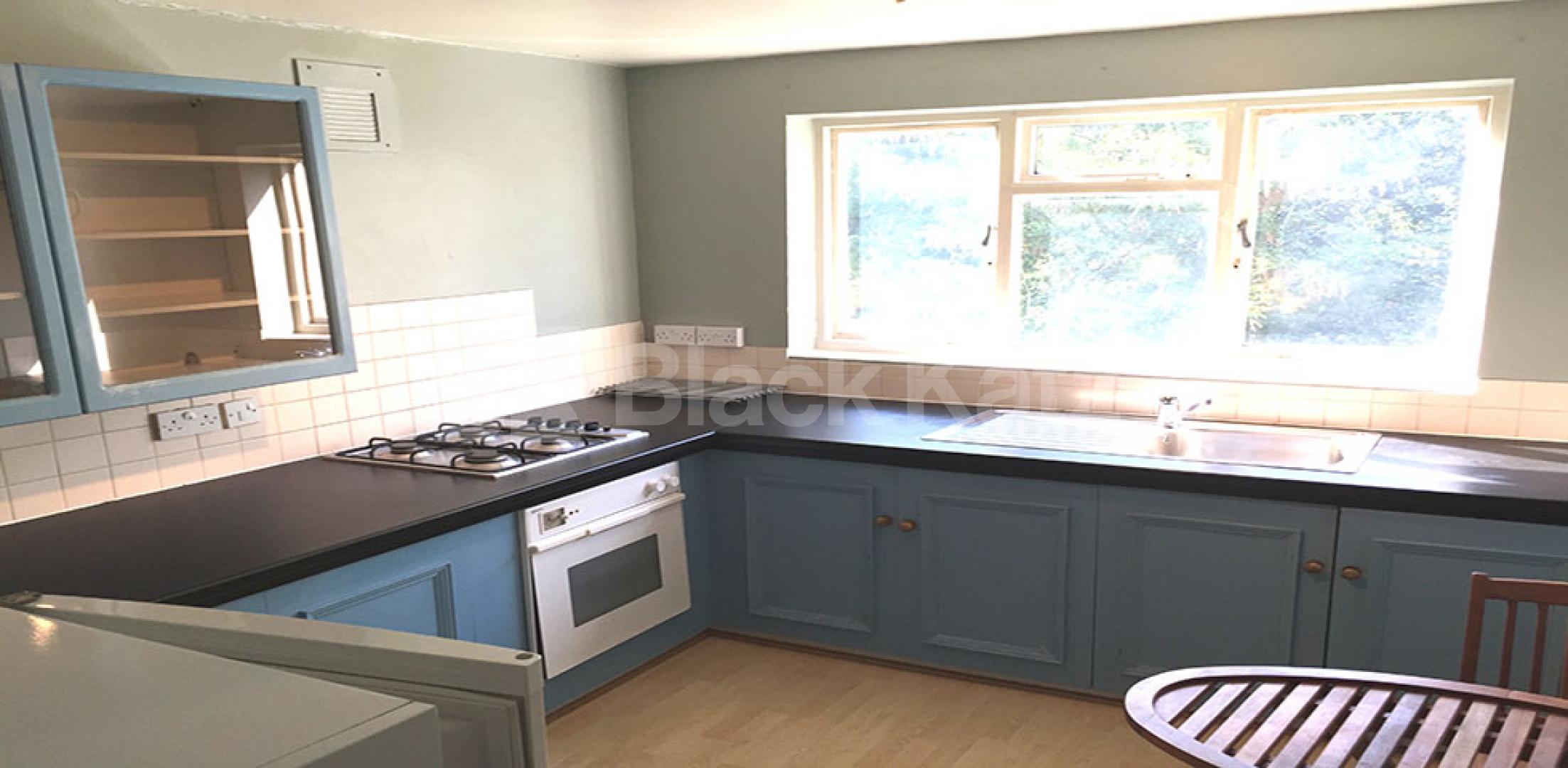 			COMMUNAL GARDEN!, 2 Bedroom, 1 bath, 1 reception Flat			 Hartham Road, CALEDONIAN ROAD