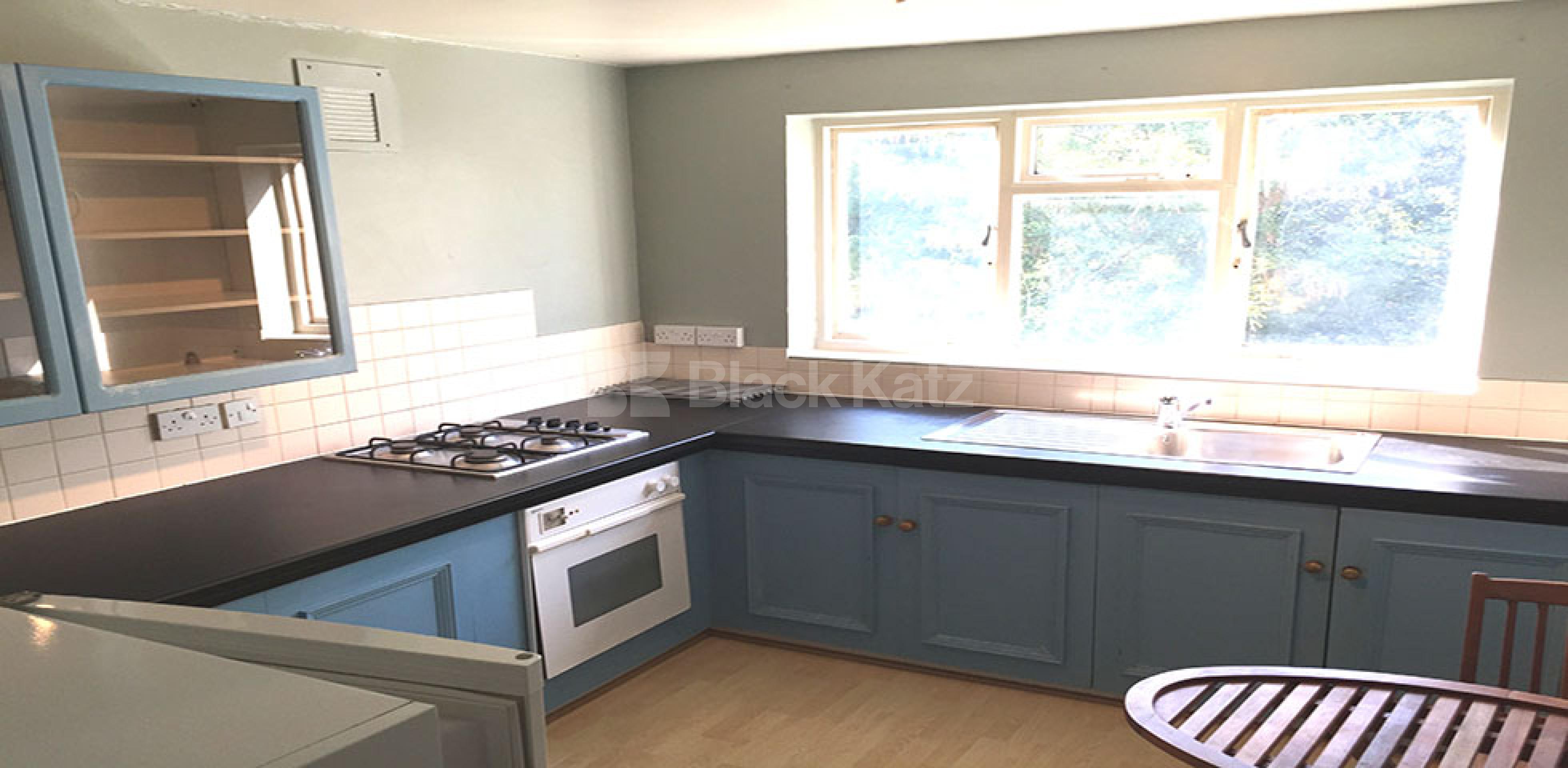 			COMMUNAL GARDEN!, 2 Bedroom, 1 bath, 1 reception Flat			 Hartham Road, CALEDONIAN ROAD N7