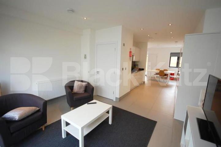 			4 Bedroom, 1 bath, 1 reception House			 Hazel Mews , TURNPIKE LANE / SEVEN SISTERS