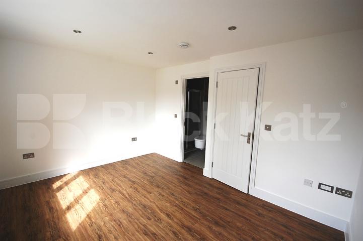 			4 Bedroom, 1 bath, 1 reception House			 Hazel Mews , TURNPIKE LANE / SEVEN SISTERS