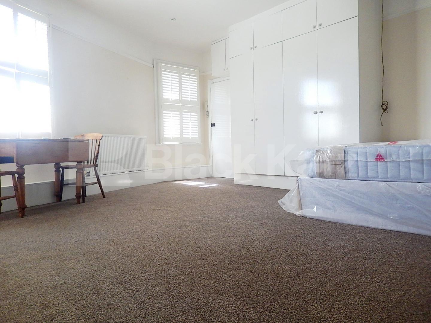 			Studio Apartment, 1 bath, 1 reception Flat			 Harvard Road, Chiswick