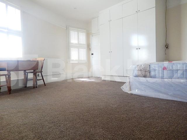 			Studio Apartment, 1 bath, 1 reception Flat			 Harvard Road, Chiswick