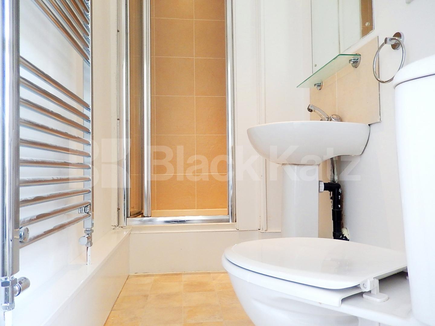 			Studio Apartment, 1 bath, 1 reception Flat			 Harvard Road, Chiswick