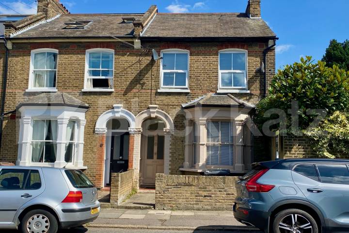larger than average period conversion with separate kitchen diner  Hicks Street, Surrey Quays