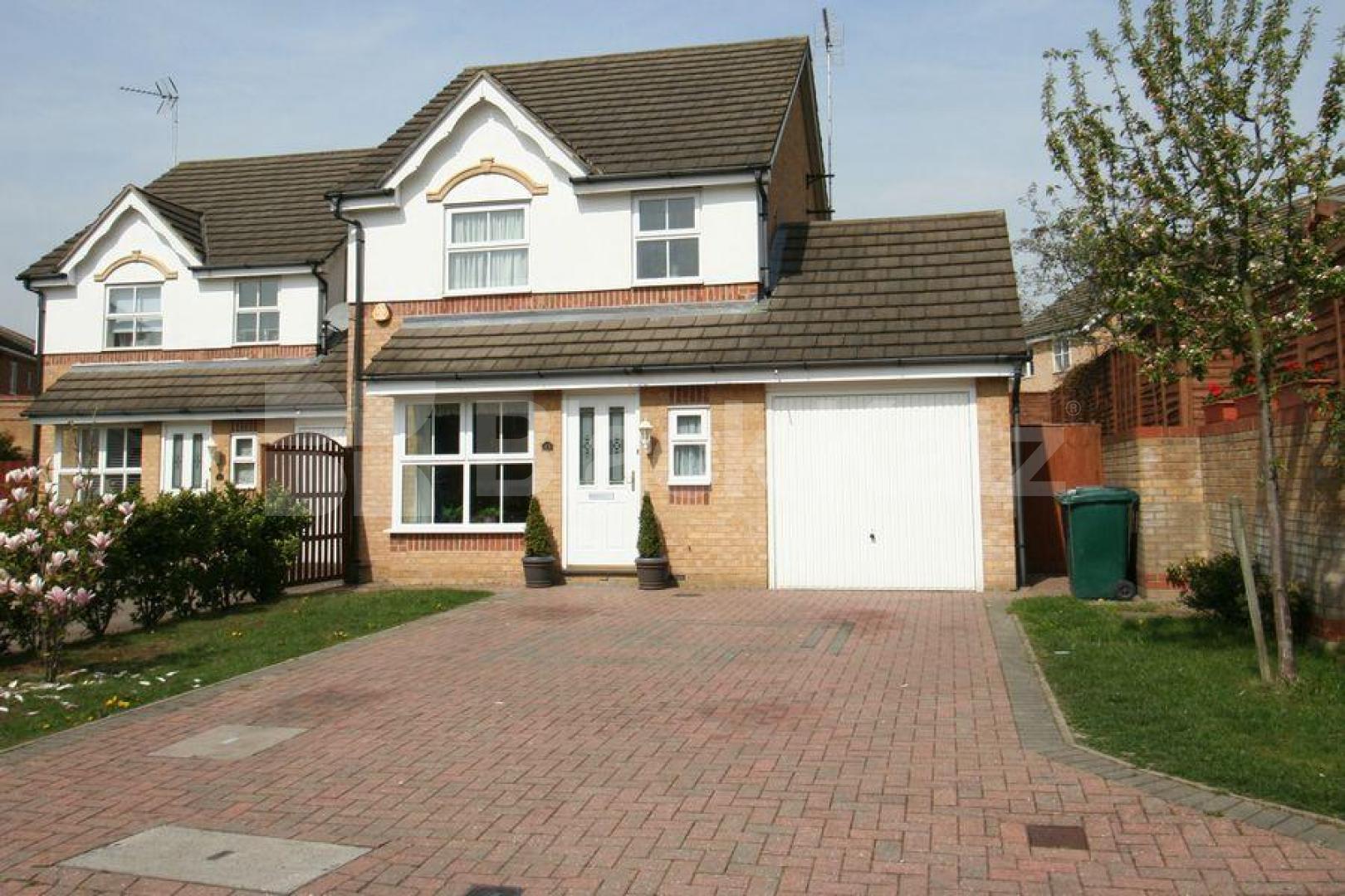 			Amazing House, 3 Bedroom, 1 bath, 1 reception Detached House			 Cheddar Close, FRIERN BARNET