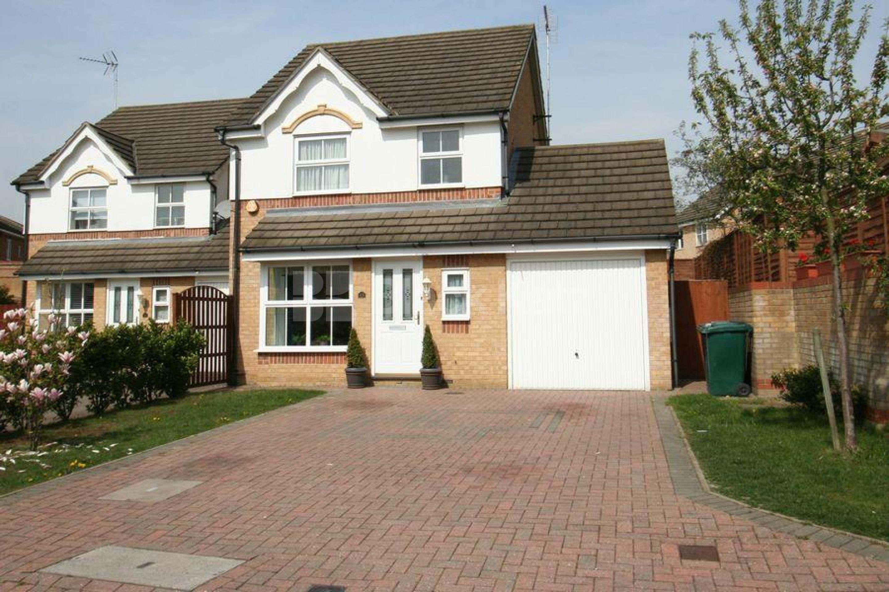 			Amazing House, 3 Bedroom, 1 bath, 1 reception Detached House			 Cheddar Close, FRIERN BARNET N11