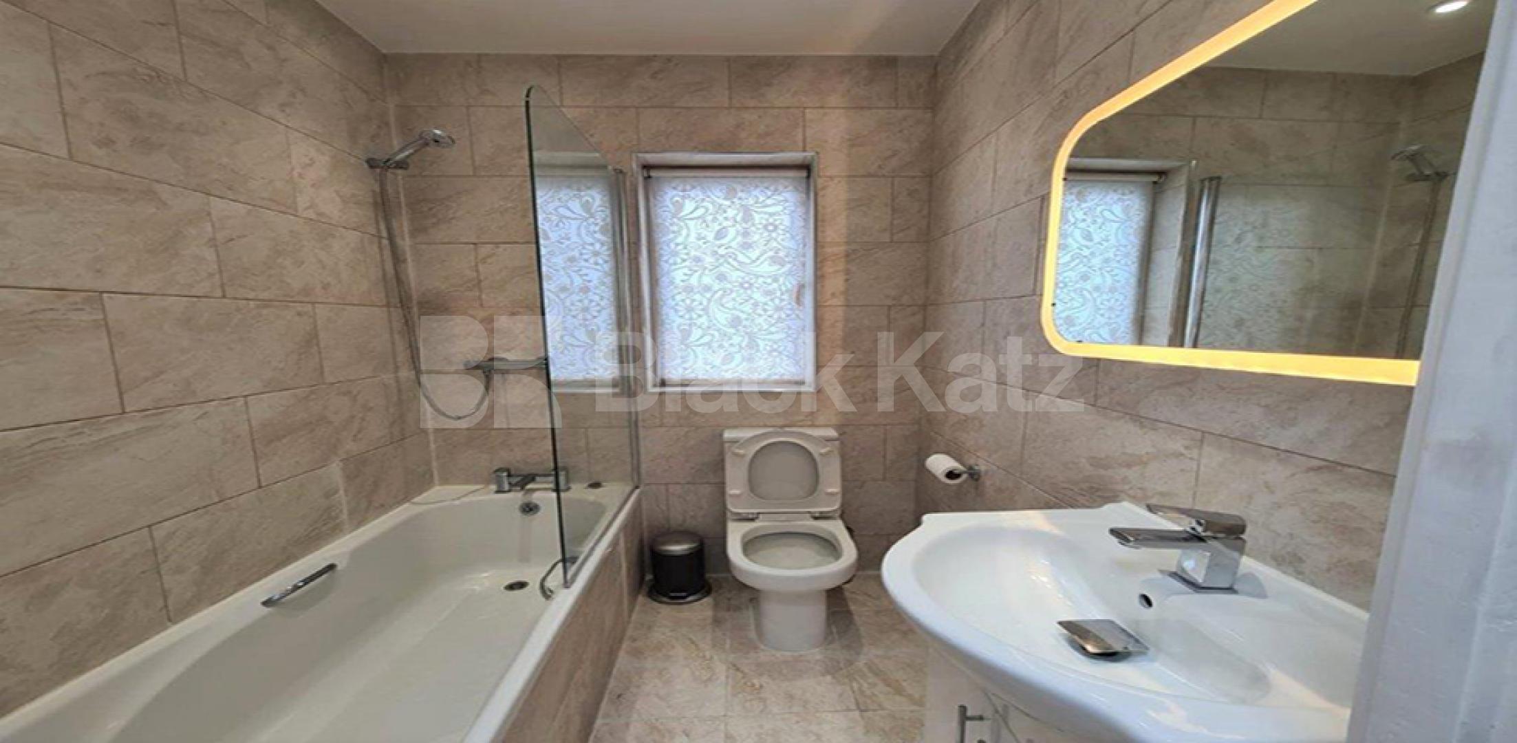 			NEW INSTRUCTION!, 2 Bedroom, 1 bath, 1 reception Flat			 Parkway, CAMDEN