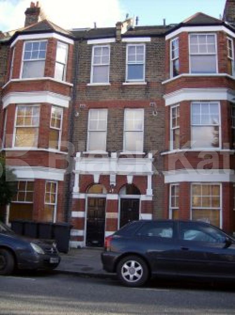 			2 Bedroom, 1 bath, 1 reception Flat			 Gauden Road, Clapham North