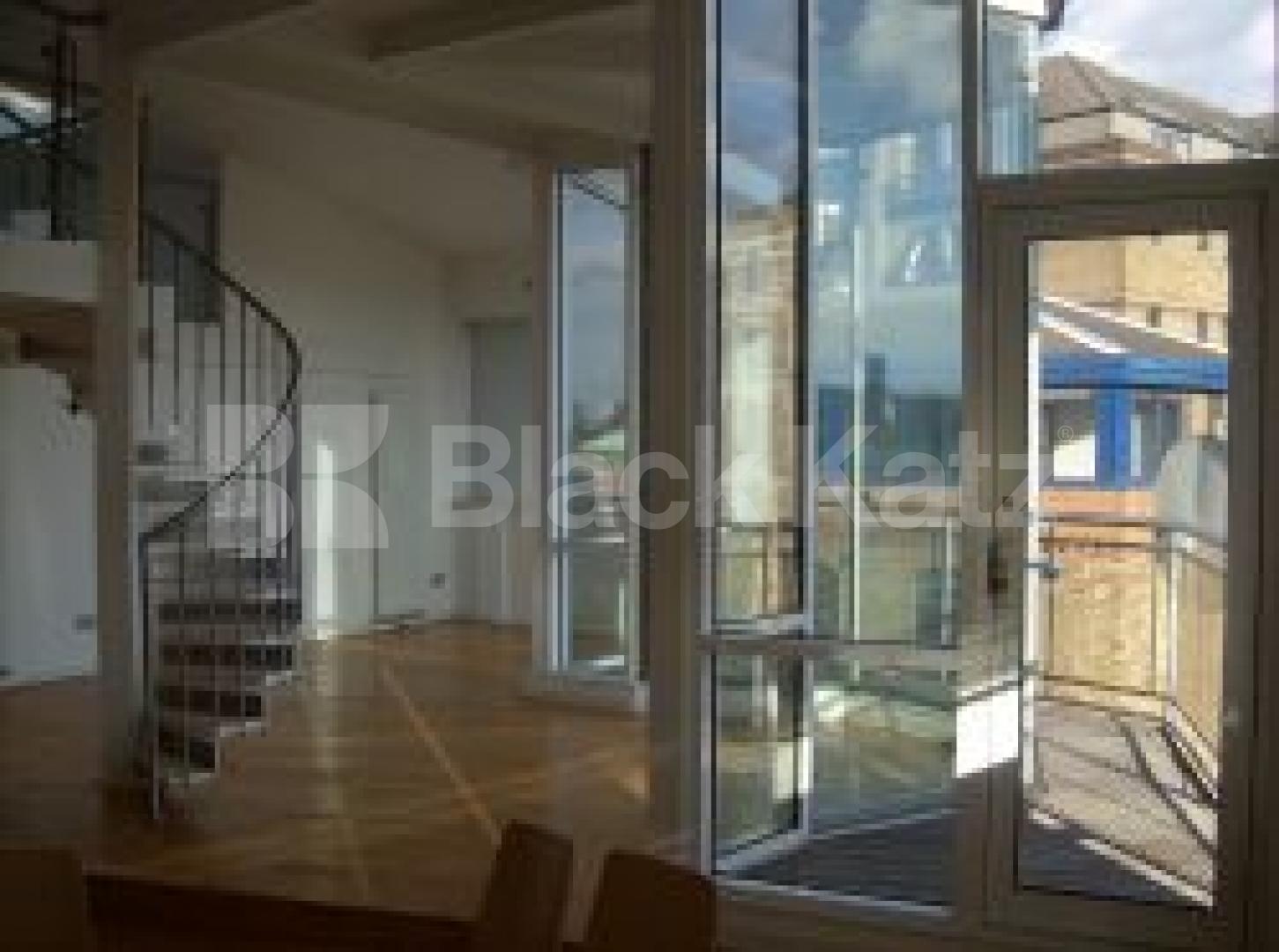 			LET, 3 Bedroom, 1 bath, 1 reception Flat			 Shad Thames, Shad Thames