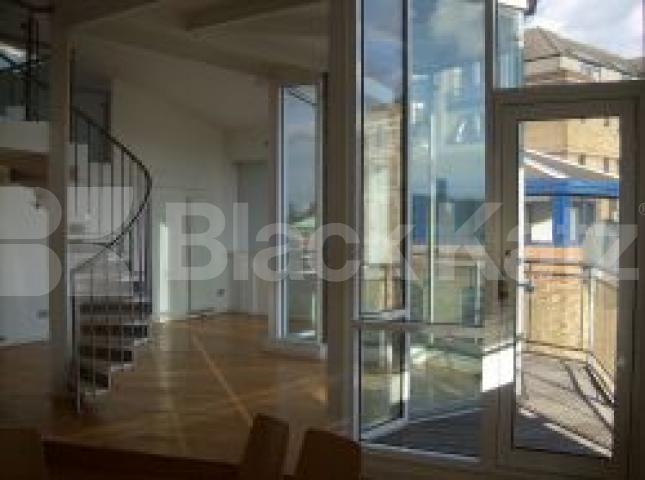 			LET, 3 Bedroom, 1 bath, 1 reception Flat			 Shad Thames, Shad Thames
