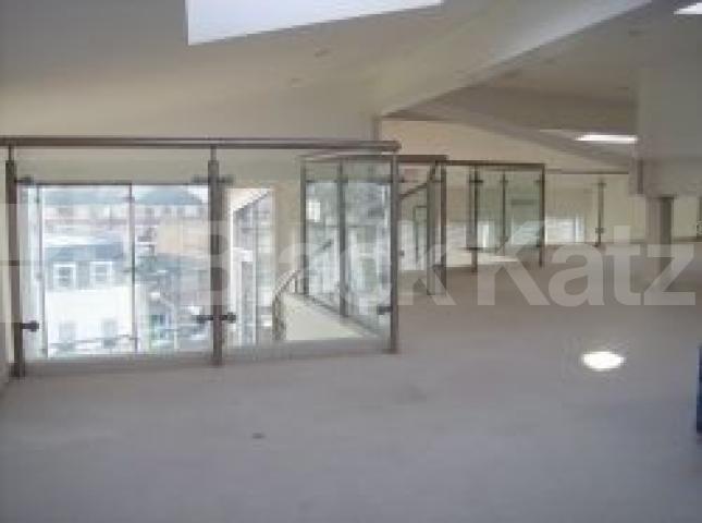 			LET, 3 Bedroom, 1 bath, 1 reception Flat			 Shad Thames, Shad Thames