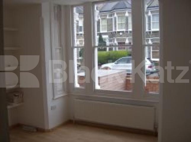 			LET, 2 Bedroom, 1 bath, 1 reception Flat			 Crescent Lane, Clapham