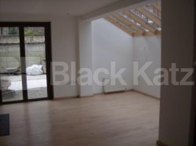 			LET, 2 Bedroom, 1 bath, 1 reception Flat			 Crescent Lane, Clapham