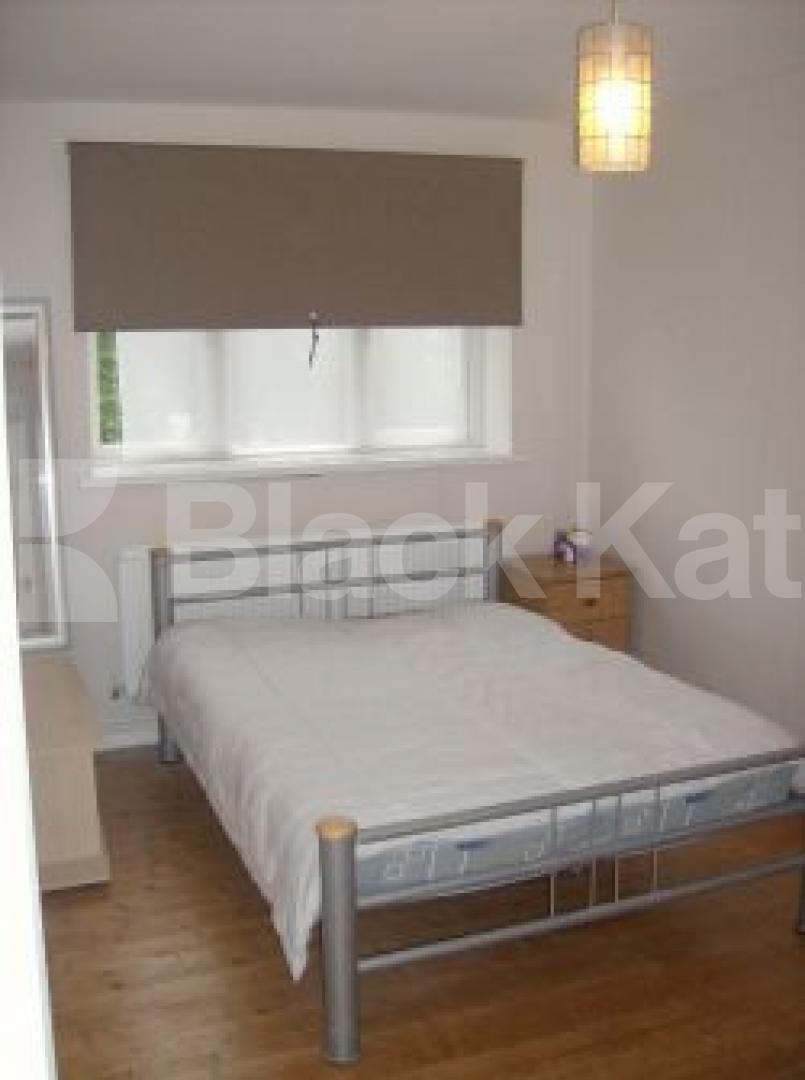 			NEW INSTRUCTION, 3 Bedroom, 1 bath, 1 reception Flat			 Southwark Park Road, Bermondsey