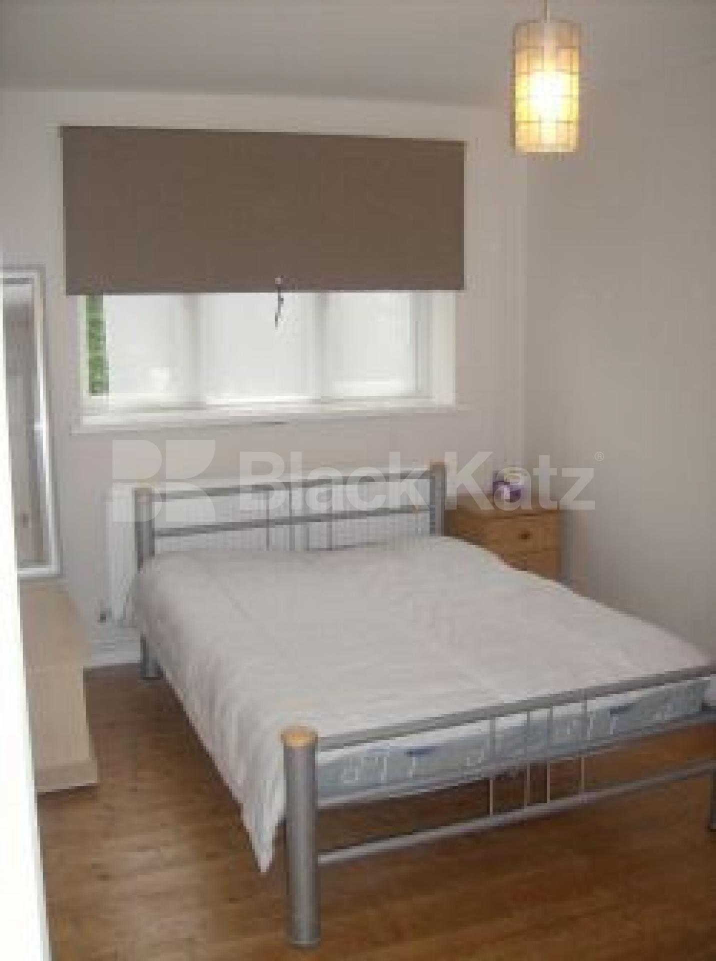 			NEW INSTRUCTION, 3 Bedroom, 1 bath, 1 reception Flat			 Southwark Park Road, Bermondsey SE16