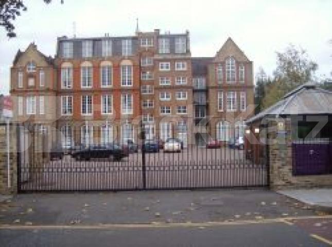			NEW INSTRUCTION, 2 Bedroom, 1 bath, 1 reception Flat			 Silverstone Lofts, Albany Road, Elephant & Castle