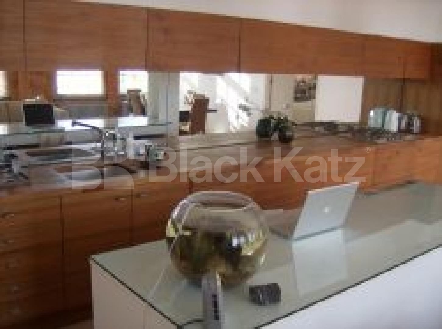 			LET., 2 Bedroom, 1 bath, 1 reception Flat			 Jam Factory, Green Walk, London Bridge