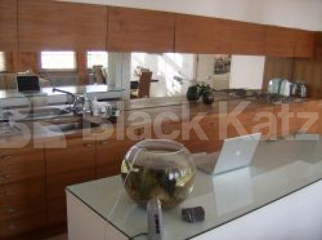 			LET., 2 Bedroom, 1 bath, 1 reception Flat			 Jam Factory, Green Walk, London Bridge