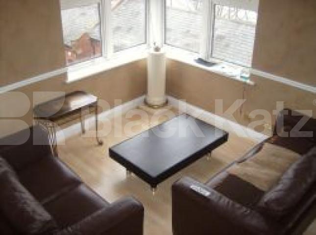 			NEW INSTRUCTION, 3 Bedroom, 1 bath, 1 reception Penthouse			 Octagon Court, Rotherithe Street