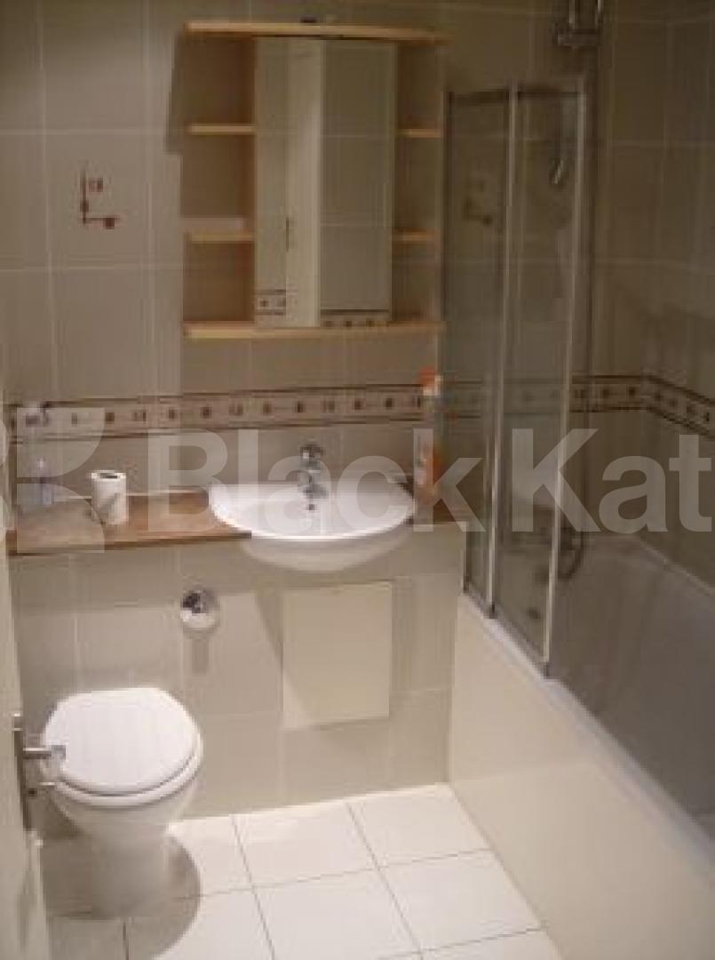 			UNDER OFFER , Studio Apartment, 1 bath, 1 reception Studio			 Foreshore, Deptford Strand, Surrey Quays