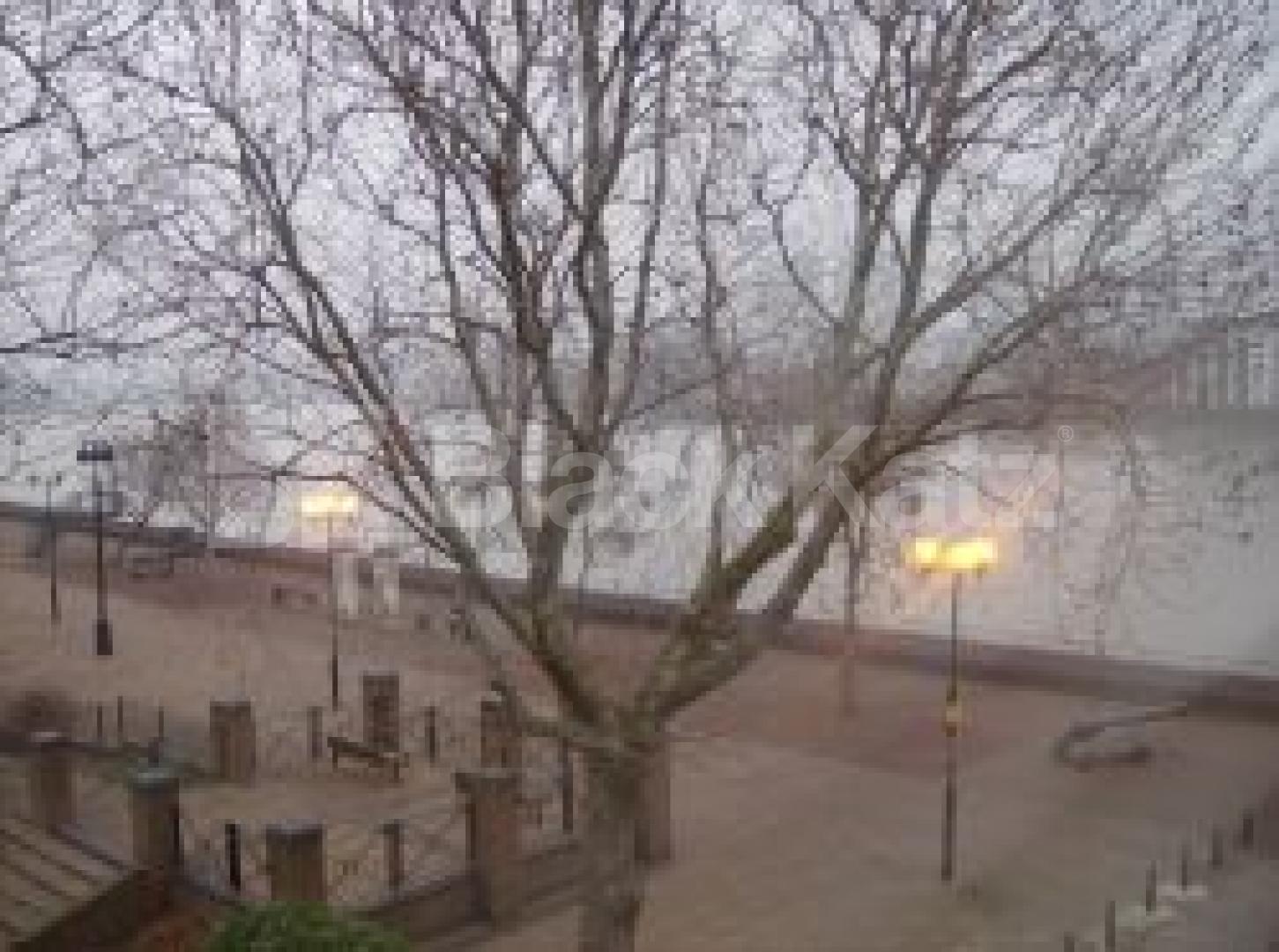 			UNDER OFFER , Studio Apartment, 1 bath, 1 reception Studio			 Foreshore, Deptford Strand, Surrey Quays