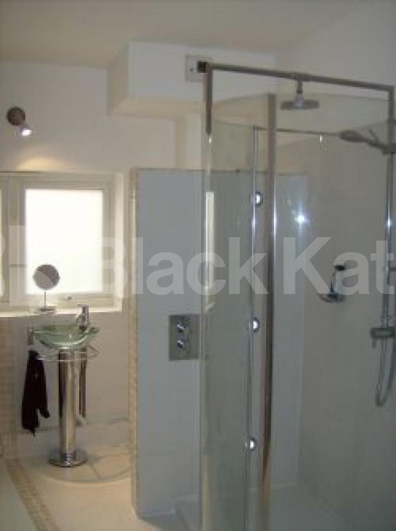 			2 Bedroom, 1 bath, 1 reception Apartment			 Lower Marsh, Waterloo