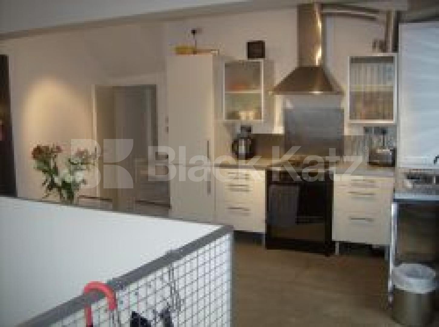 			2 Bedroom, 1 bath, 1 reception Apartment			 Lower Marsh, Waterloo