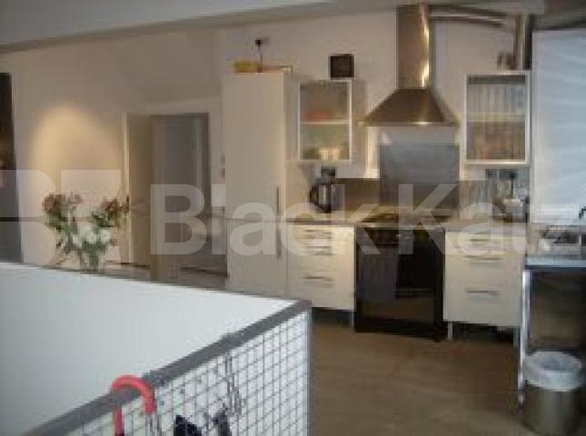 			2 Bedroom, 1 bath, 1 reception Apartment			 Lower Marsh, Waterloo