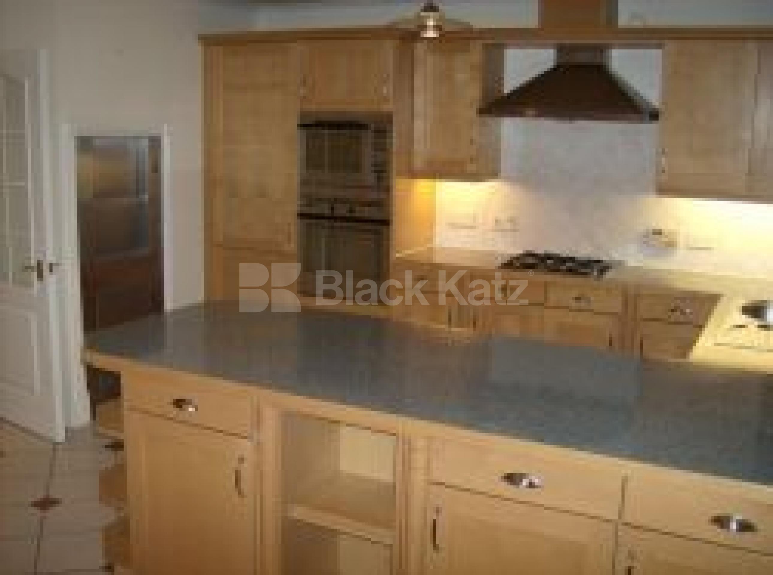 			LET, 4 Bedroom, 1 bath, 1 reception House			 Roseneath Road, Clapham SW11