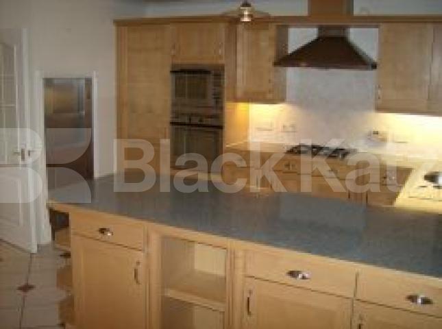 			LET, 4 Bedroom, 1 bath, 1 reception House			 Roseneath Road, Clapham