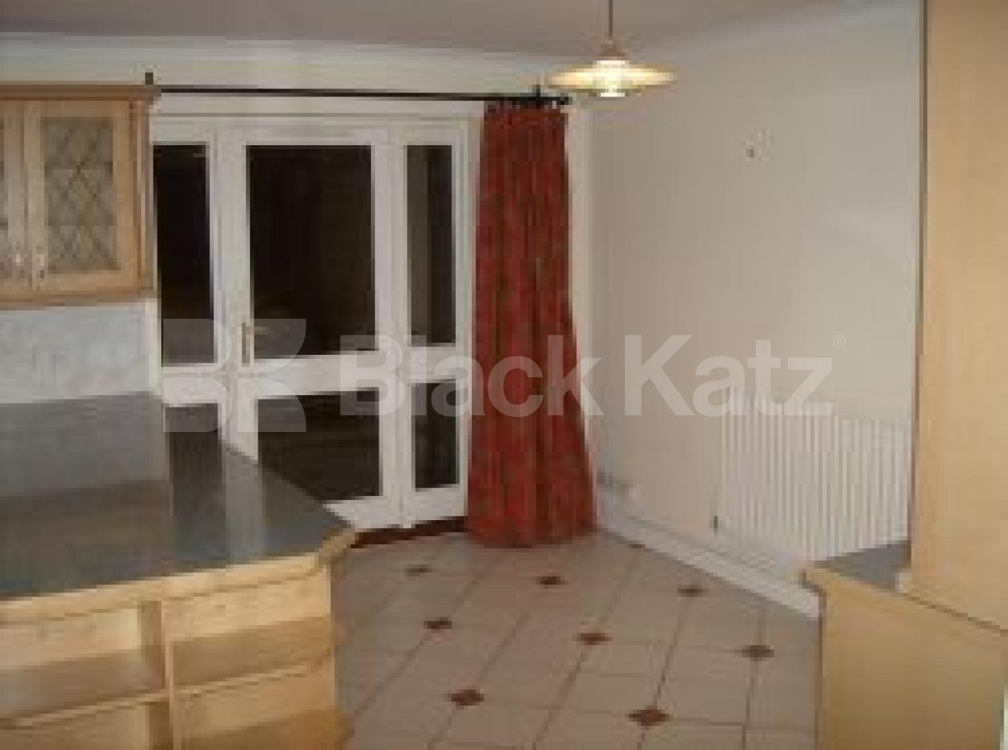 			LET, 4 Bedroom, 1 bath, 1 reception House			 Roseneath Road, Clapham