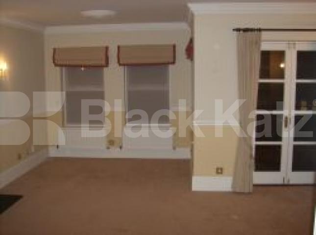 			LET, 4 Bedroom, 1 bath, 1 reception House			 Roseneath Road, Clapham