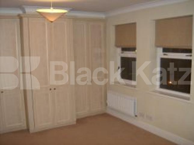 			LET, 4 Bedroom, 1 bath, 1 reception House			 Roseneath Road, Clapham