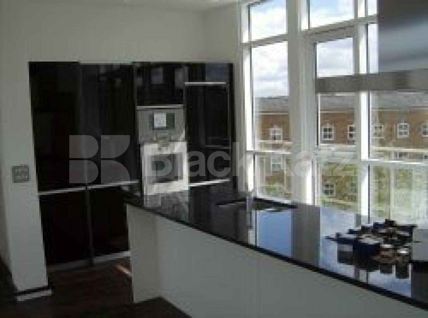 			2 Bedroom, 1 bath, 1 reception Penthouse			 Leathermarket Street, London Bridge