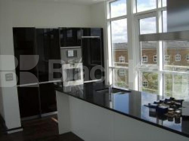 			2 Bedroom, 1 bath, 1 reception Penthouse			 Leathermarket Street, London Bridge