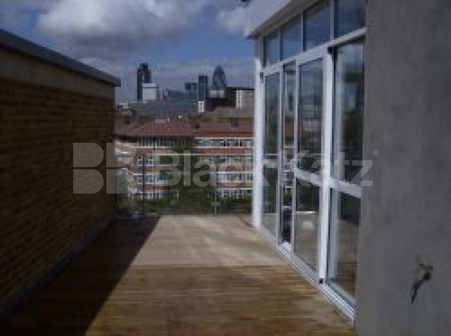 			2 Bedroom, 1 bath, 1 reception Penthouse			 Leathermarket Street, London Bridge