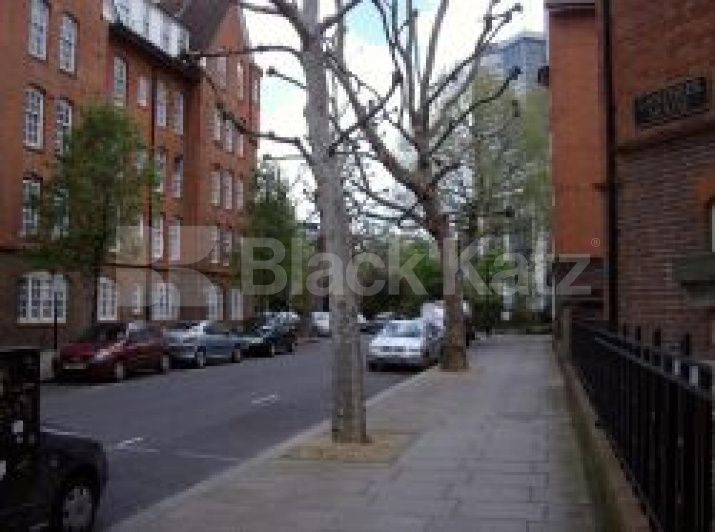 			LET , 3 Bedroom, 1 bath, 1 reception Flat			 Leighton House, John Islip Street, Pimlico