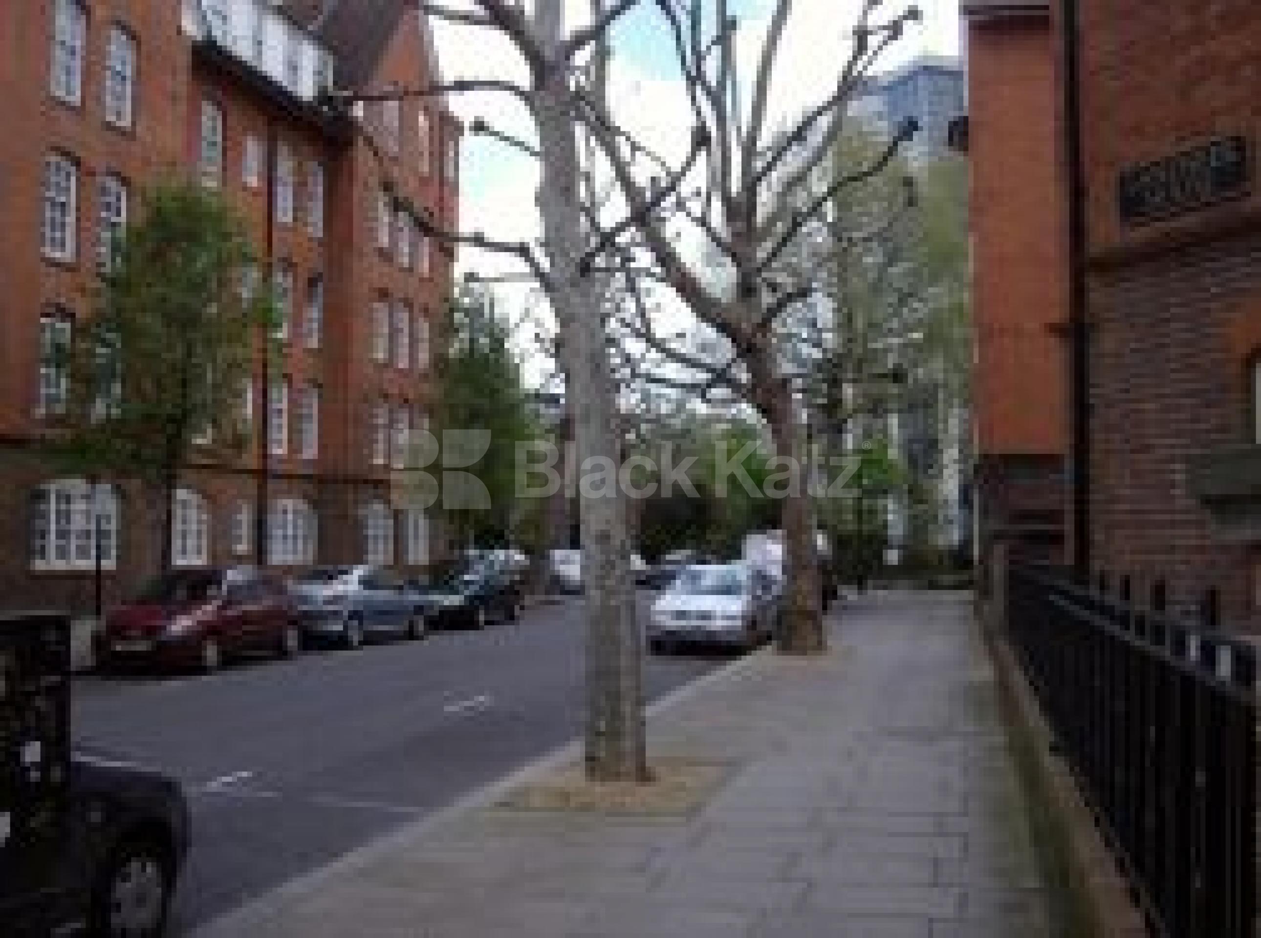 			LET , 3 Bedroom, 1 bath, 1 reception Flat			 Leighton House, John Islip Street, Pimlico SW1P