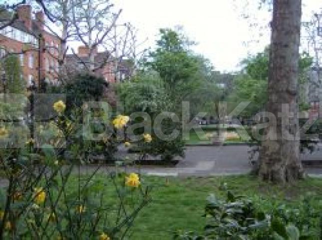 			LET , 3 Bedroom, 1 bath, 1 reception Flat			 Leighton House, John Islip Street, Pimlico